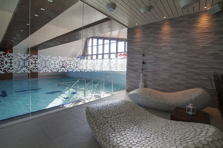 Pool 50 of 102