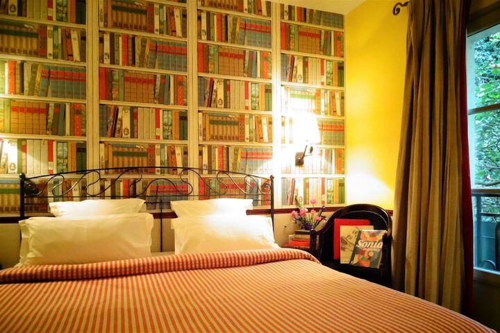 Room 10 of 93