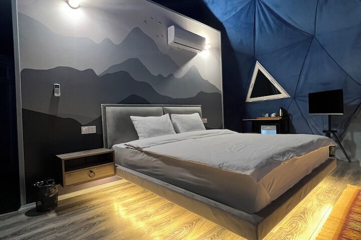 Room 8 of 24