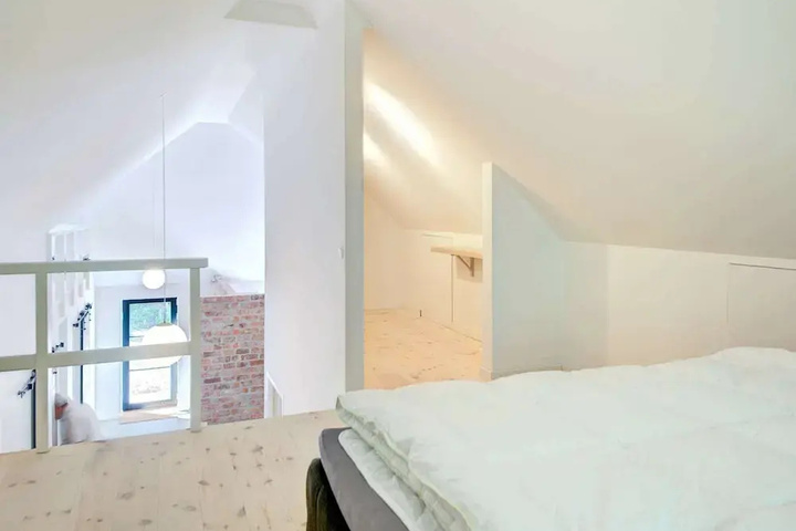 Room 7 of 20