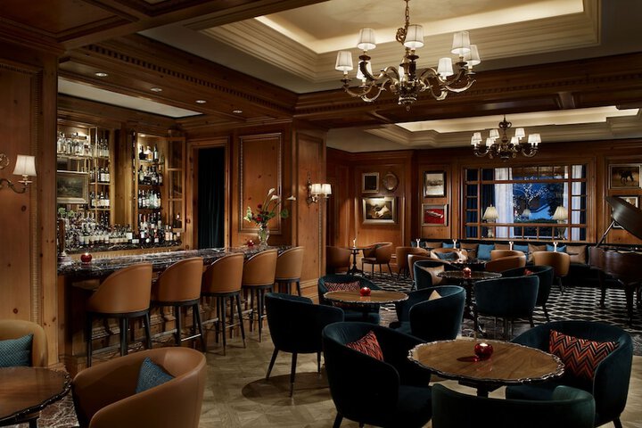Lounge 83 of 138