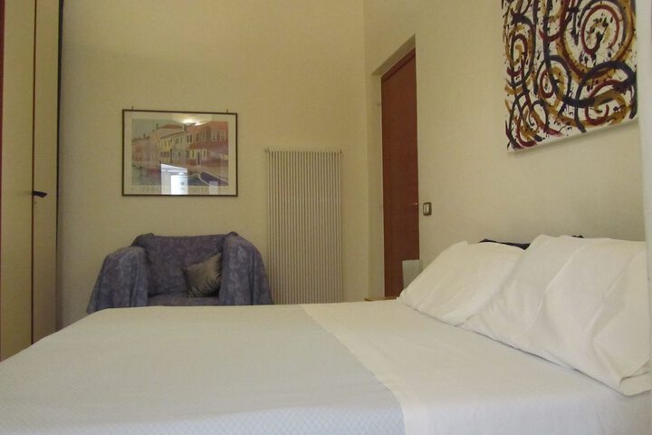 Room 12 of 33