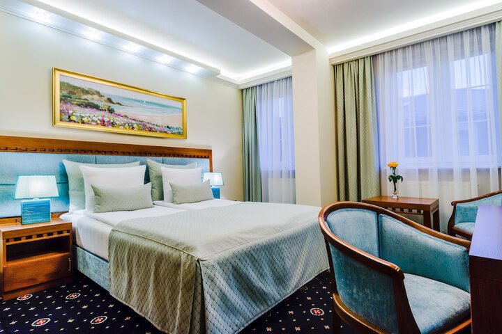 Room 7 of 32