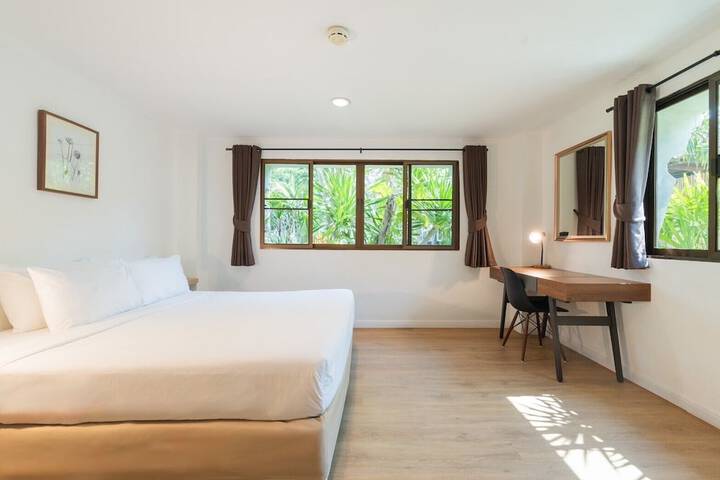 Room 33 of 185