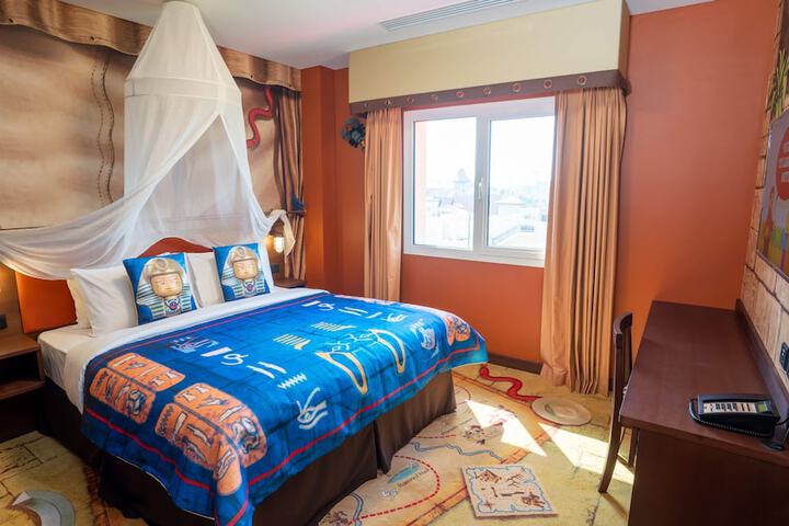 Room 2 of 54