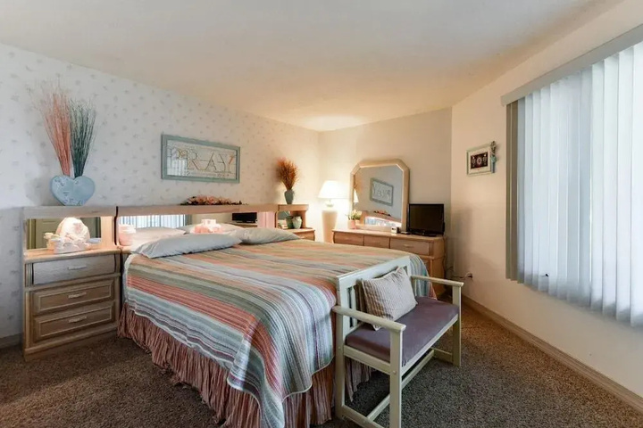 Room 4 of 35