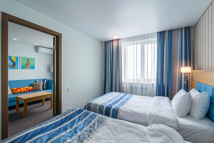 Room 28 of 142