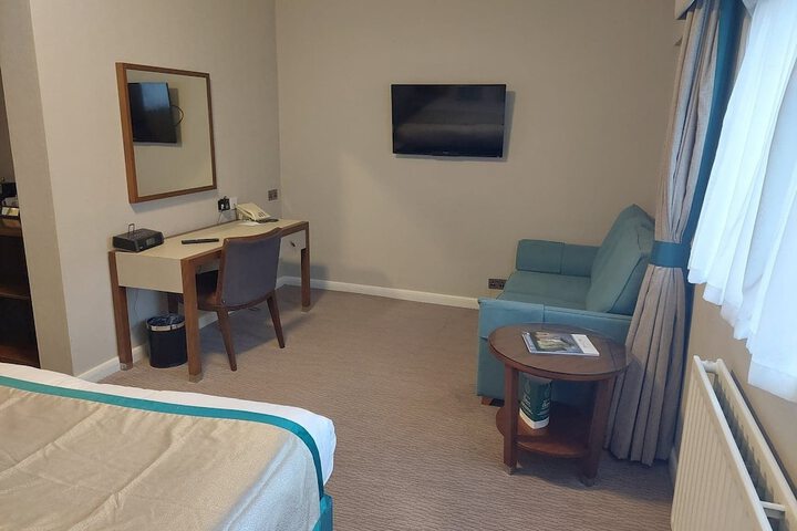 Room 43 of 100