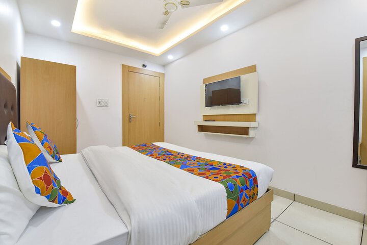 Room 10 of 33