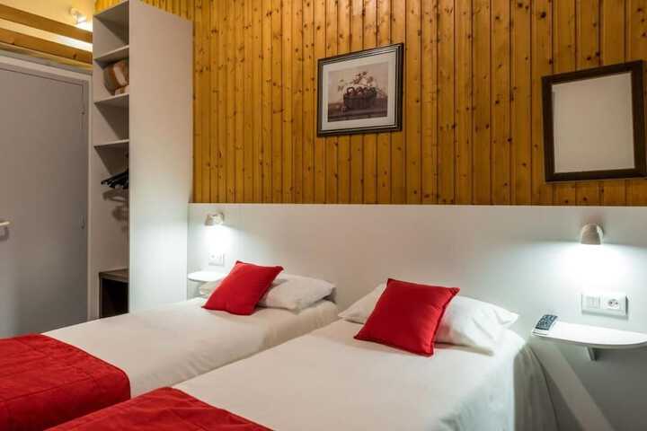 Room 9 of 28