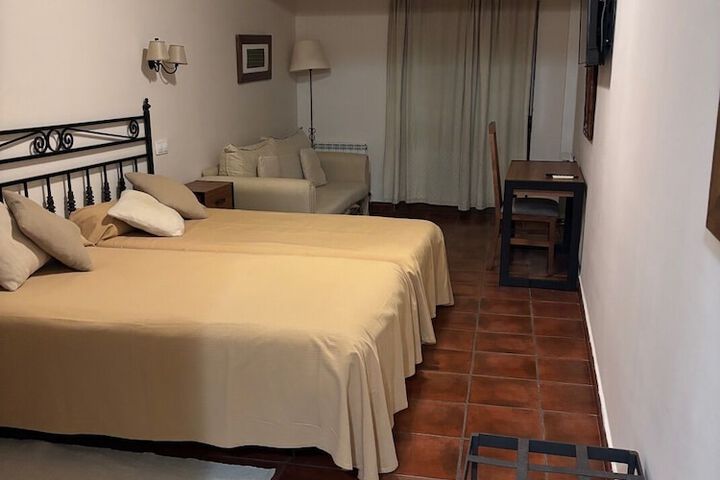 Room 6 of 13