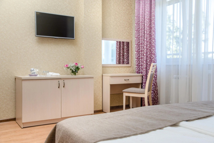 Room 4 of 28