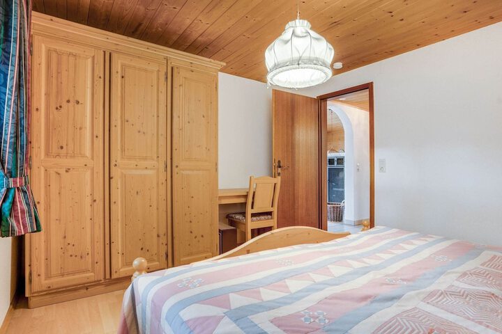 Room 2 of 28