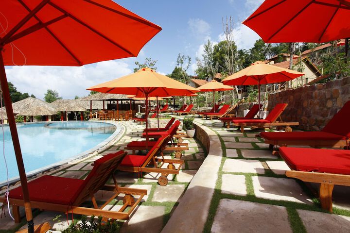 Sundeck 83 of 147