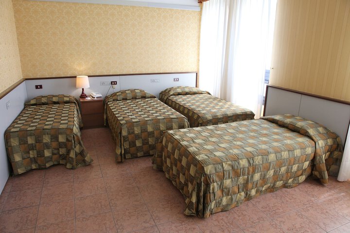 Room 18 of 130