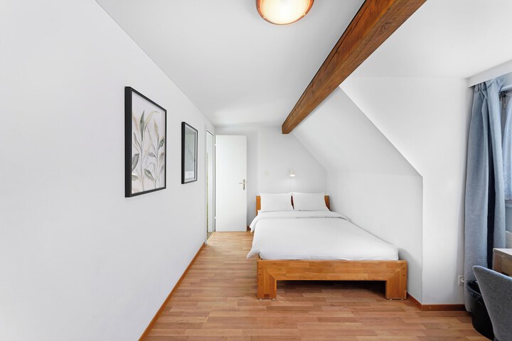 Room 5 of 62