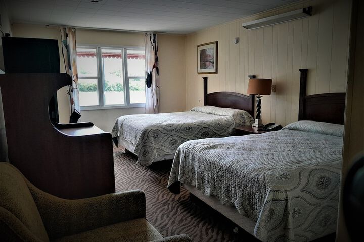 Room 6 of 13