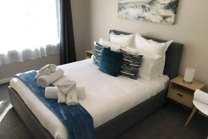 Room 2 of 18