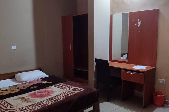 Room 9 of 34