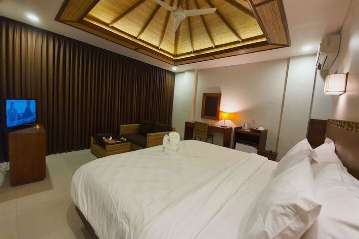 Room 27 of 106