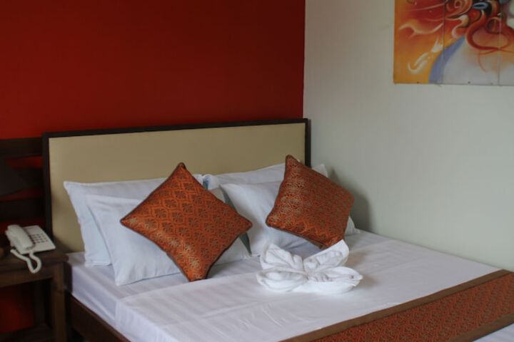 Room 6 of 34
