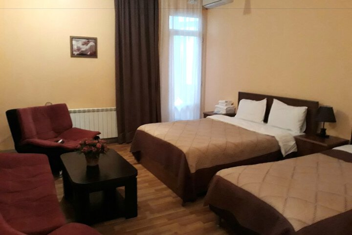 Room 6 of 11