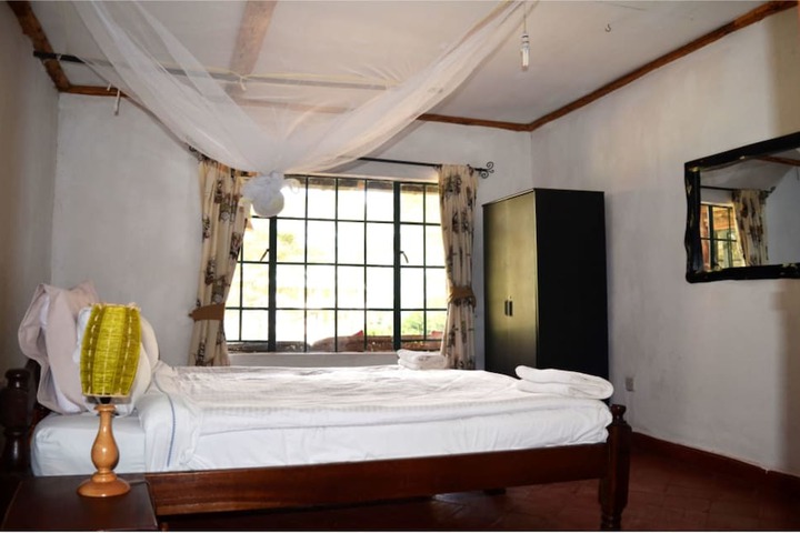 Room 3 of 52