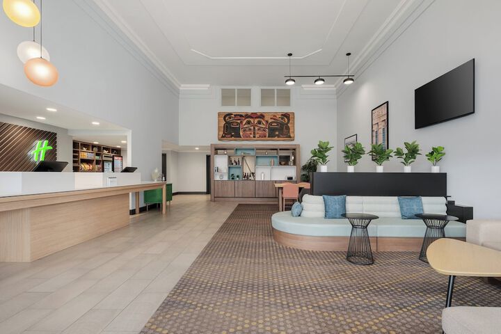 Entrance & Lobby