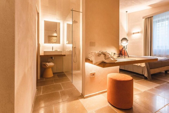 Room 14 of 52