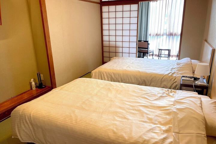 Room 8 of 14