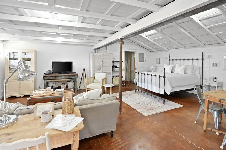 Room 9 of 38