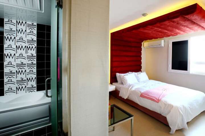 Room 29 of 47