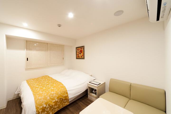 Room 6 of 27
