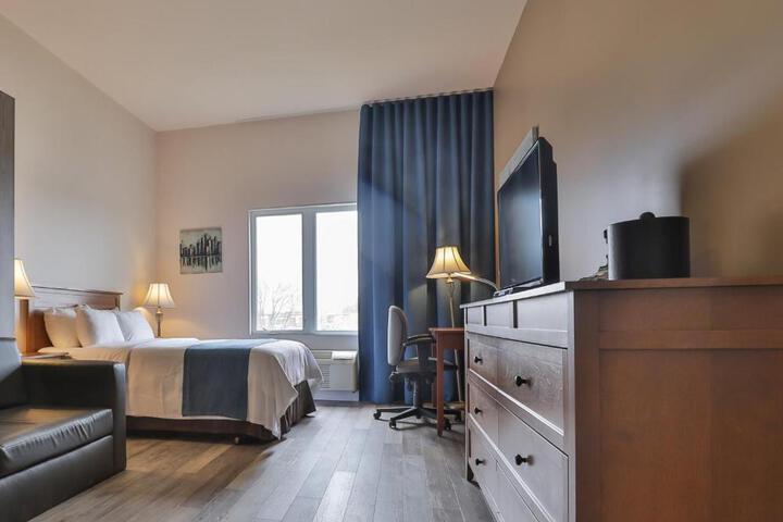 1 Double Bed Accessible (7 of 8)