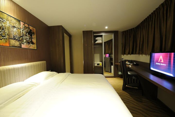 Room 10 of 27