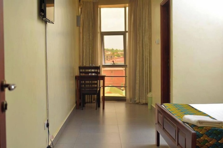 Room 8 of 32