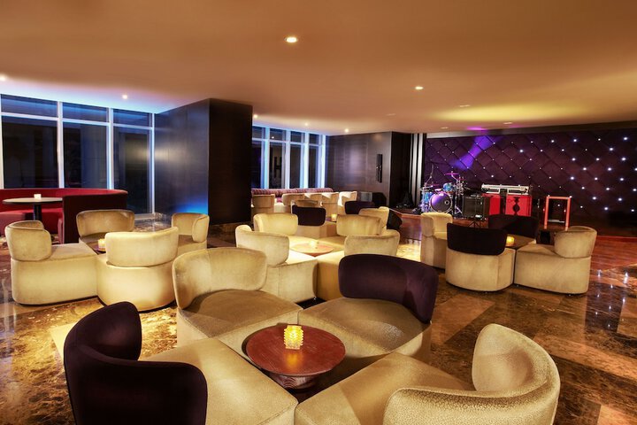 Lounge 39 of 48
