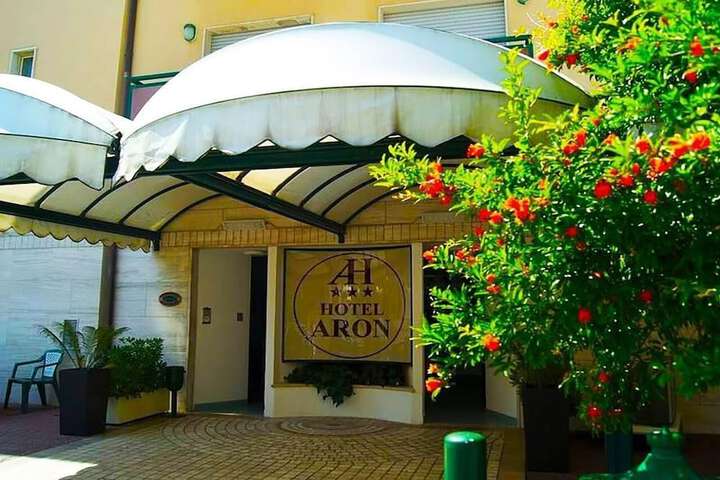 Hotel 69 of 80