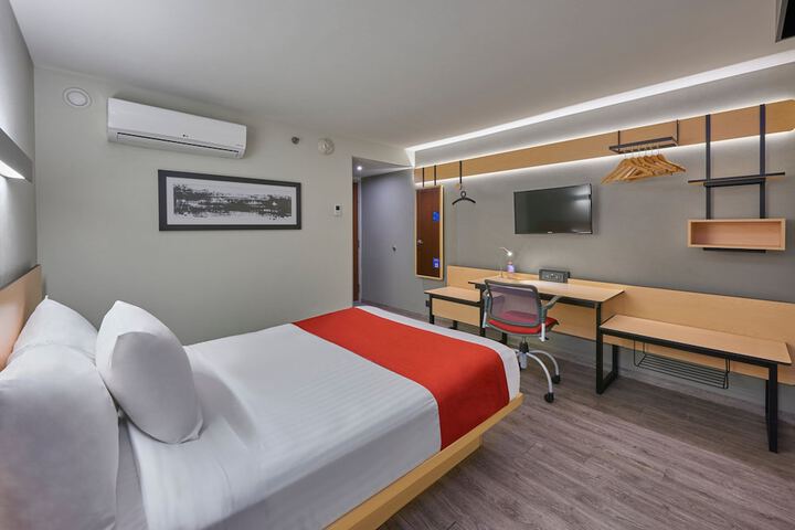 Room 11 of 36
