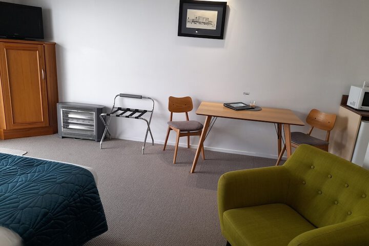 Room 9 of 42