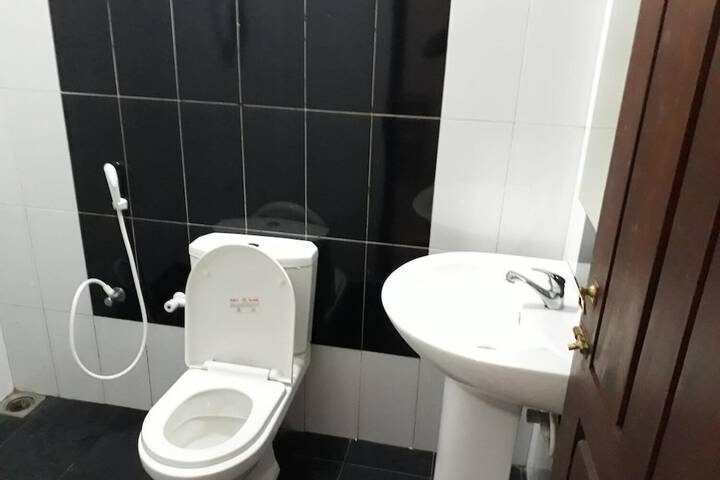 Room 8 of 12