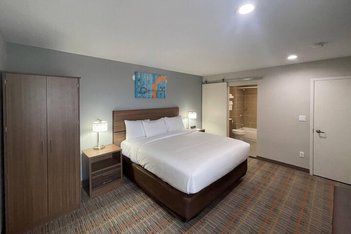 Room 11 of 28