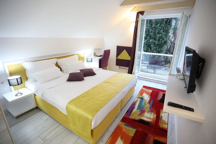 Room 2 of 21