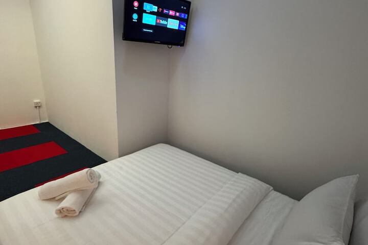 Room 11 of 122