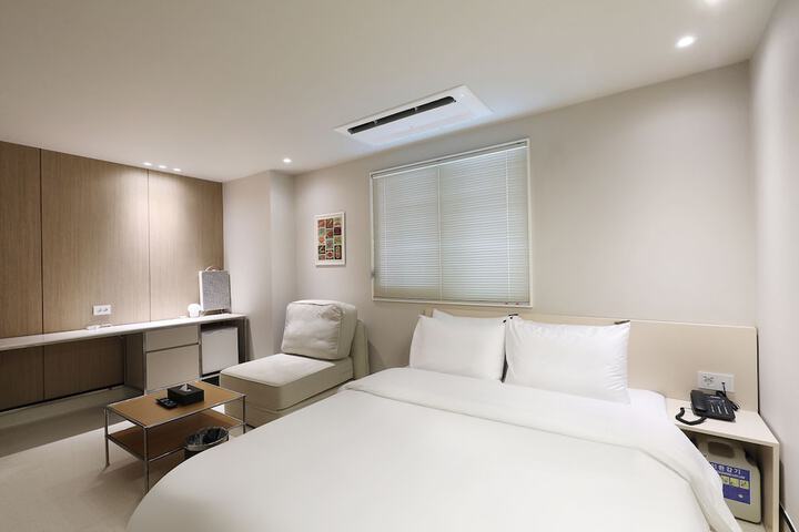 Room 29 of 40