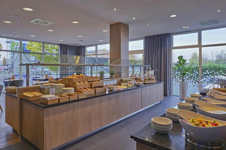 Breakfast/Coffee Service 24 of 37