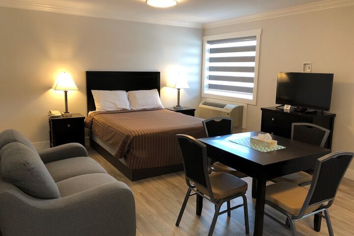 Room 27 of 76