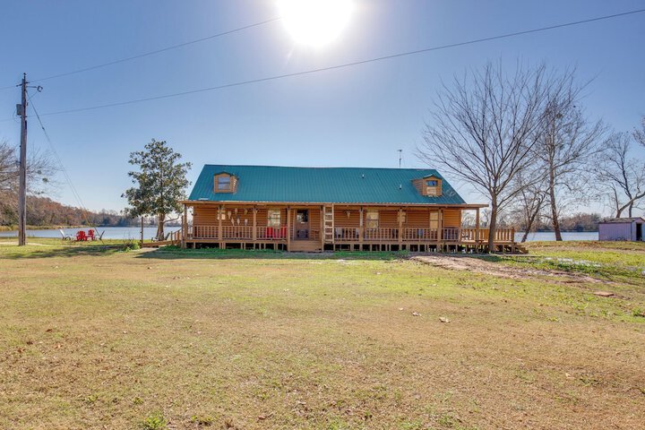 Private Lake On-site: Secluded Retreat in Grant!