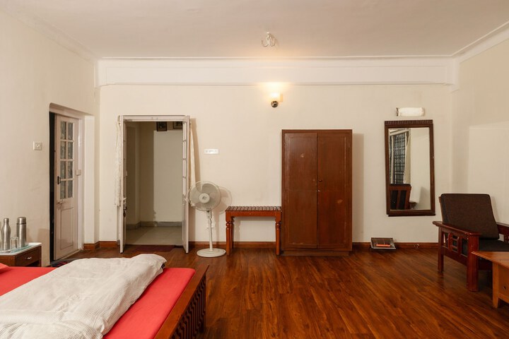 Room 3 of 40