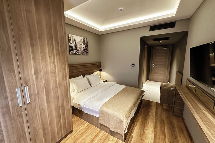 Room 28 of 74